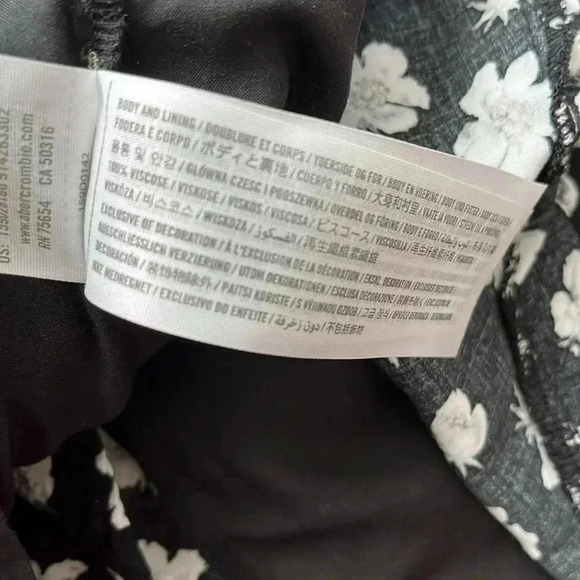[M]Abercrombie&Fitch  White Floral Viscose Romper - Picture 8 of 9